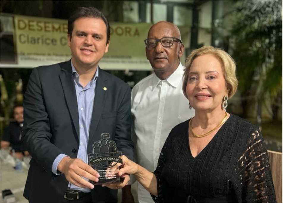 Thiago Silva é homenageado com título de cidadão em Alto Garças