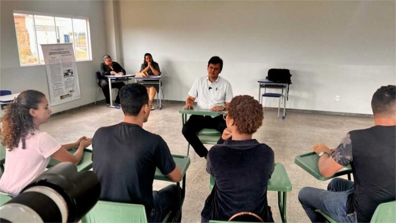 Thiago Silva se reúne com integrantes do DCE da Unemat de Rondonópolis