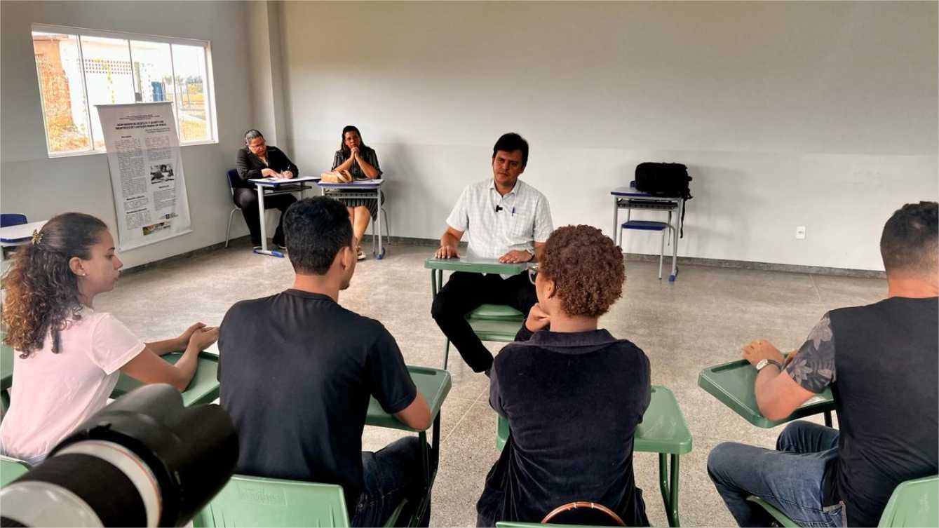 Thiago Silva se reúne com integrantes do DCE da Unemat de Rondonópolis