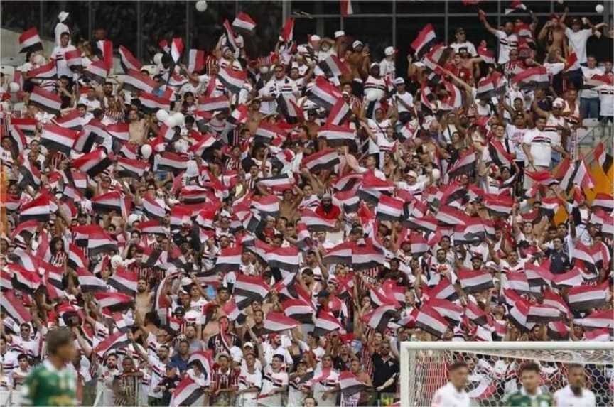 Rafael pega dois pênaltis, São Paulo vence o Palmeiras e é campeão da Supercopa Rei