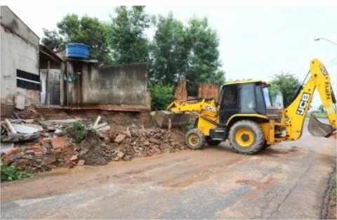 Limpurb retira entulhos de bairros após tempestade