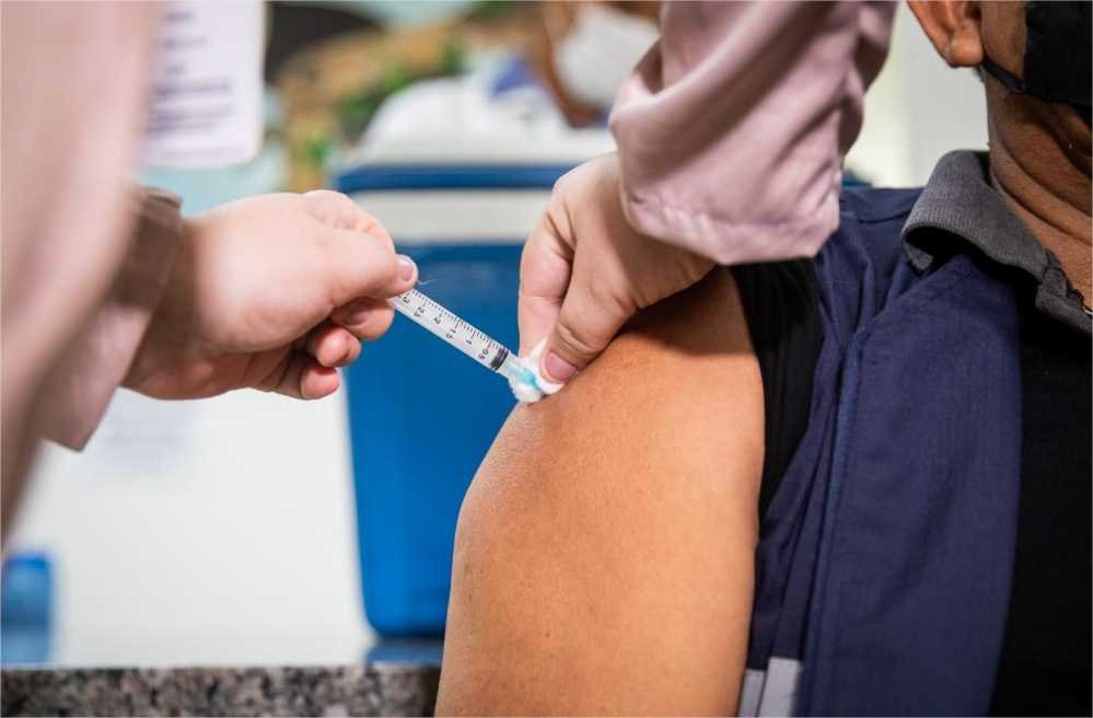 “Vacina é a única medida eficaz para evitar a forma grave da doença”, alerta secretário de Saúde sobre Covid-19