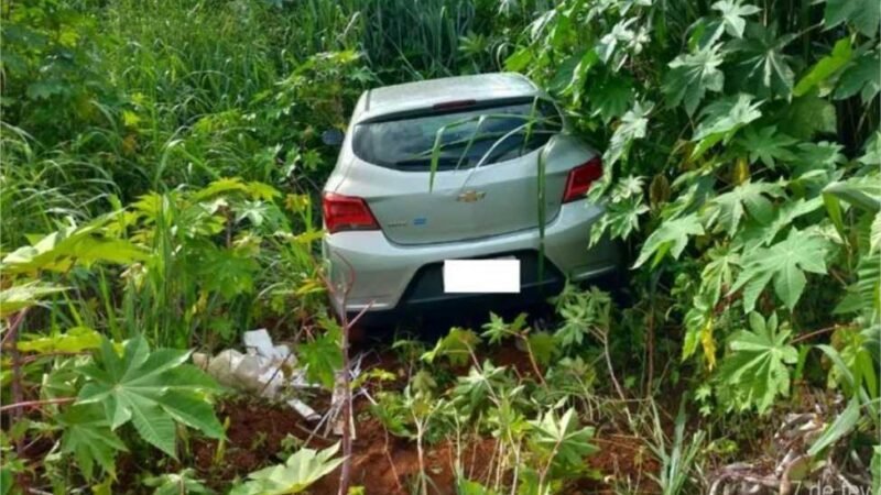 Vendedor de carro escapa de sequestro; veículo é abandonado