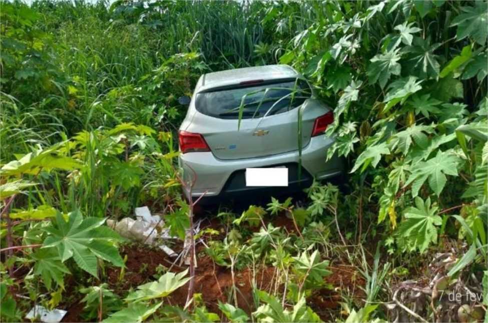 Vendedor de carro escapa de sequestro; veículo é abandonado