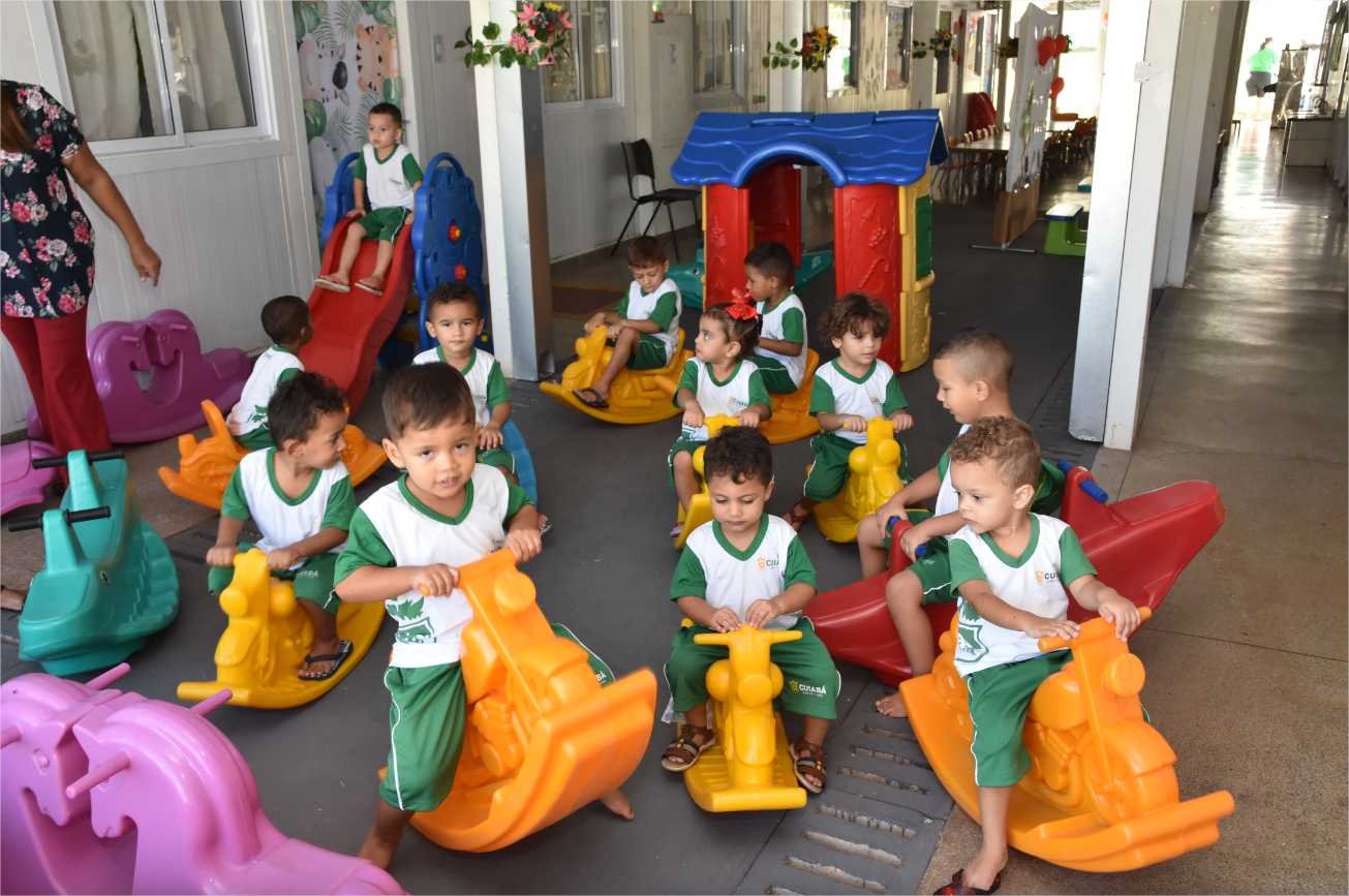 Prefeito transforma a distribuição de kit uniforme escolar em lei em Cuiabá e Márcia Pinheiro destaca compromisso com mais de 56 mil estudantes