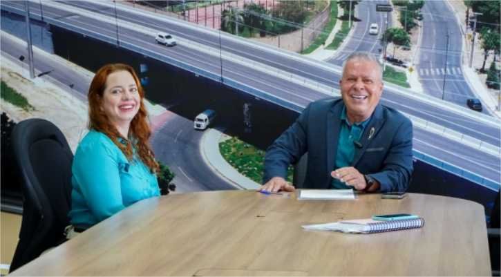 Presidente Chico 2000 empossa 15ª aprovada em concurso da Câmara