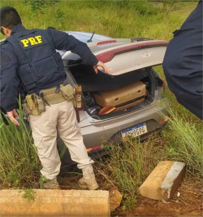 Homem é preso com mais de 200 kg de drogas em porta-malas de carro