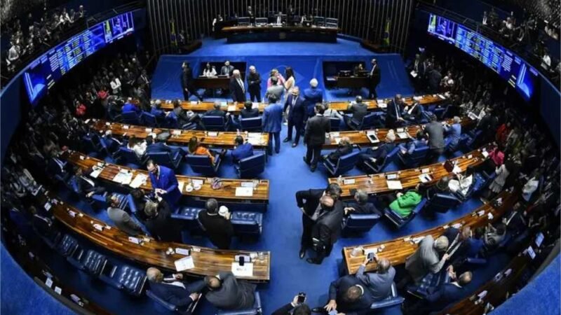 Fim da reeleição e mandato de 5 anos entram em debate no Senado