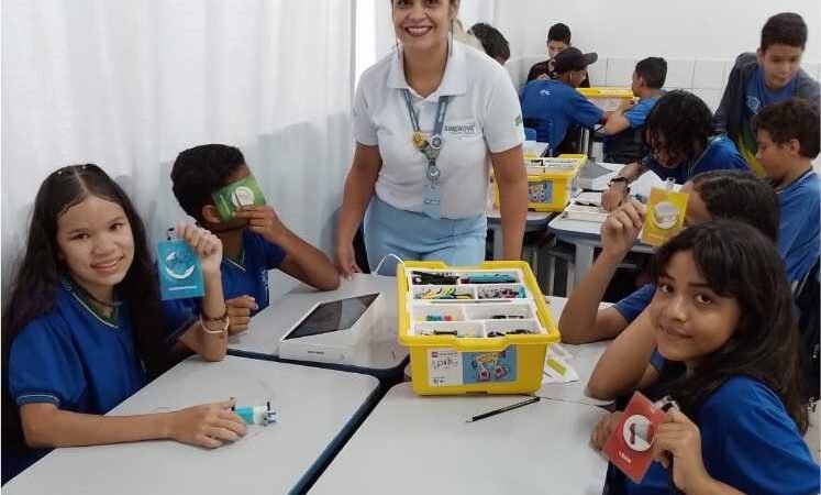 Aulas de robótica desenvolvem habilidades socioemocionais nas escolas estaduais