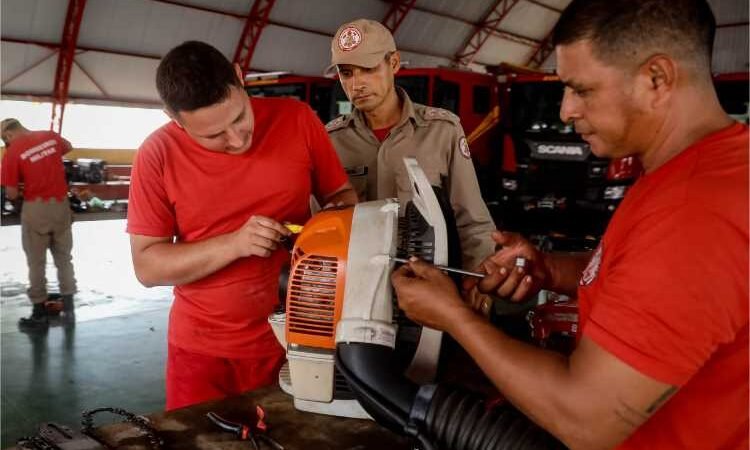 Bombeiros fazem capacitação de manuseio de equipamentos de combate aos incêndios florestais