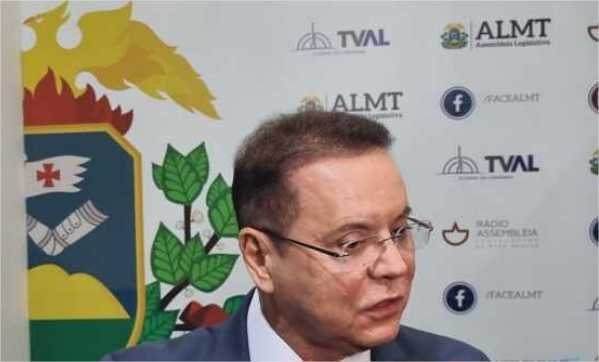 Botelho revela que Governo de MT propôs doar área para construir casas para famílias em Cuiabá