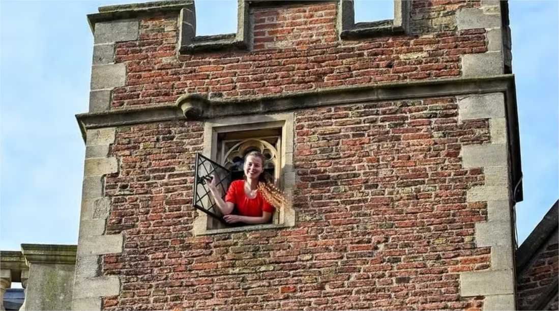 Pesquisadora fica presa por 7h em torre medieval — e escapa usando maquiagem