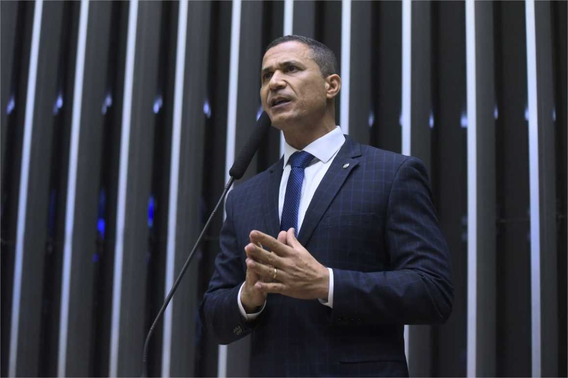 Coronel Assis afirma que vacinação obrigatória para crianças é um absurdo