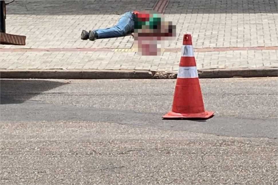 Homem é assassinado a tiros durante trabalho em avenida de MT