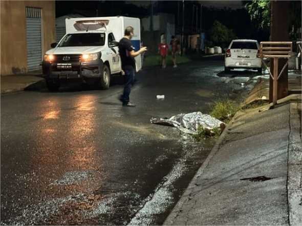 Corpo de homem é encontrado no meio da rua em bairro de Cuiabá