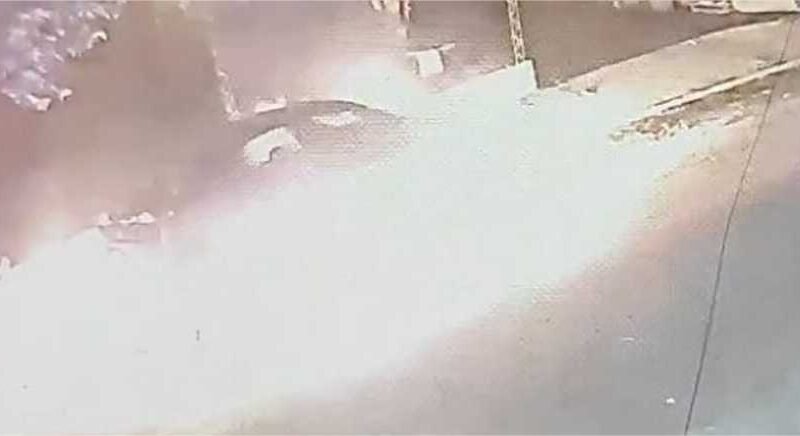 Câmera flagra homem ateando fogo em carro de empresária em Juína; veja vídeo