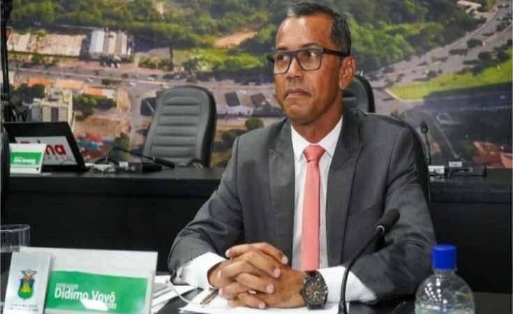 Dídimo Vovô leva patrolamento ao Jardim Aquários e abrigos de ônibus nos bairros