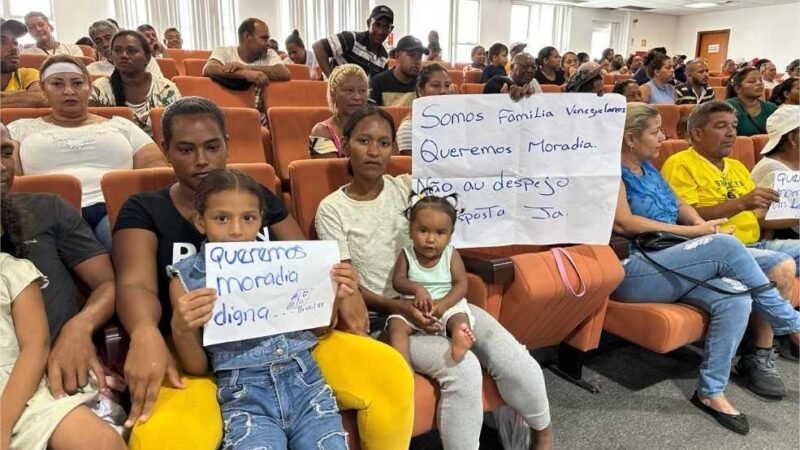 Famílias expulsas do Brasil 21, em Cuiabá, lotam plenário da ALMT