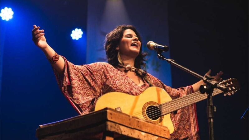 Cantora cuiabana começa turnê pela Chapada e lança duas músicas inéditas do próximo álbum