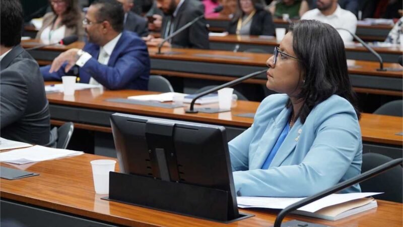 Gisela Simona relata projeto que permite compensação por boletos pagos antecipadamente