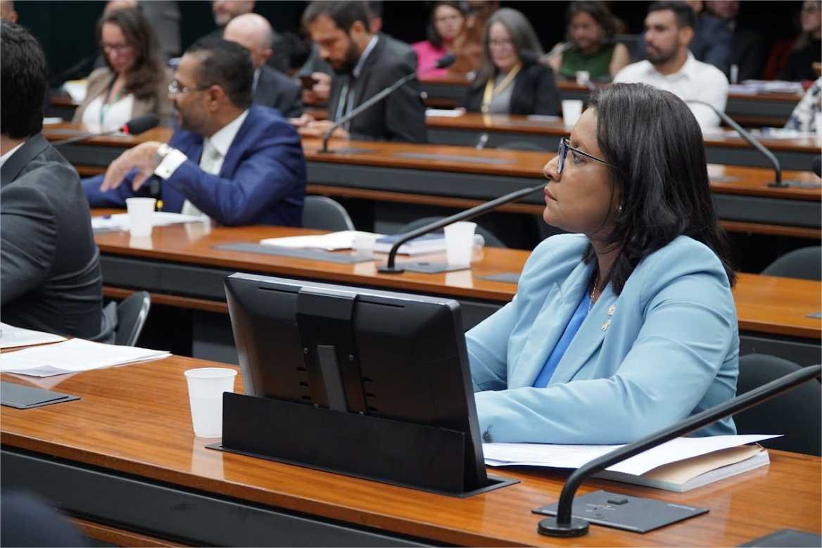 Gisela Simona relata projeto que permite compensação por boletos pagos antecipadamente