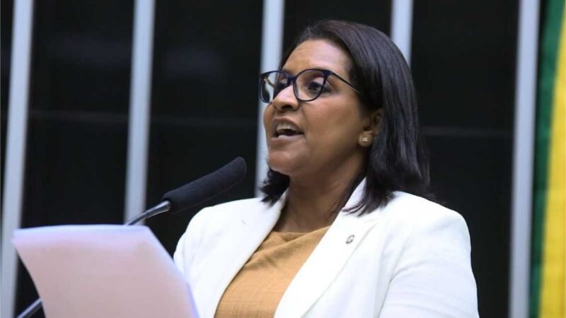 Gisela Simona relata projeto para divulgar canais de atendimento à mulheres vítimas de violência na “Voz do Brasil”