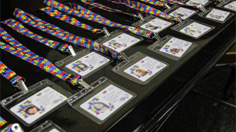 Idealizada pela primeira-dama de MT, Carteira de Identificação do Autista garante direitos e acesso prioritário em estabelecimentos