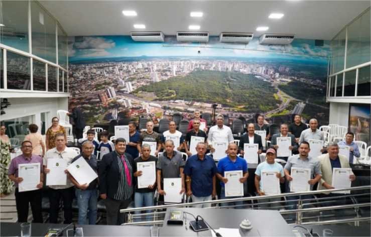 Rogério Varanda homenageia ex-jogadores de Futsal de Mato Grosso