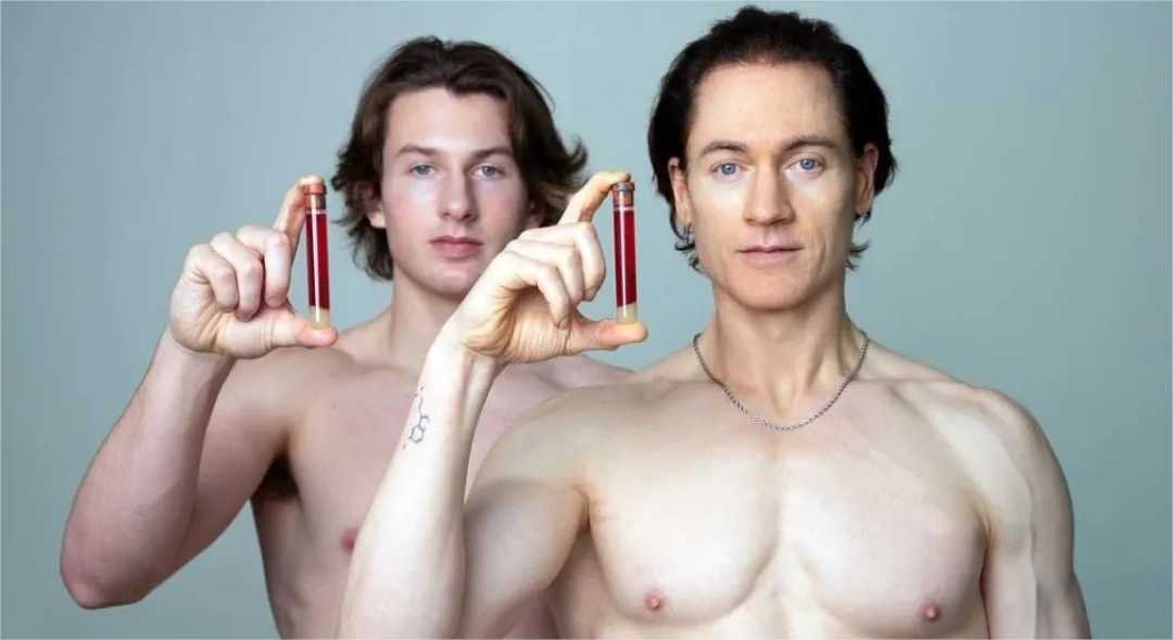 Milionário recorre a método excêntrico para se manter jovem: transfusões de sangue do filho de 17 anos