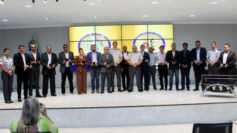 Polícia Militar realiza cerimônia de homenagens para turma pioneira de oficiais da instituição