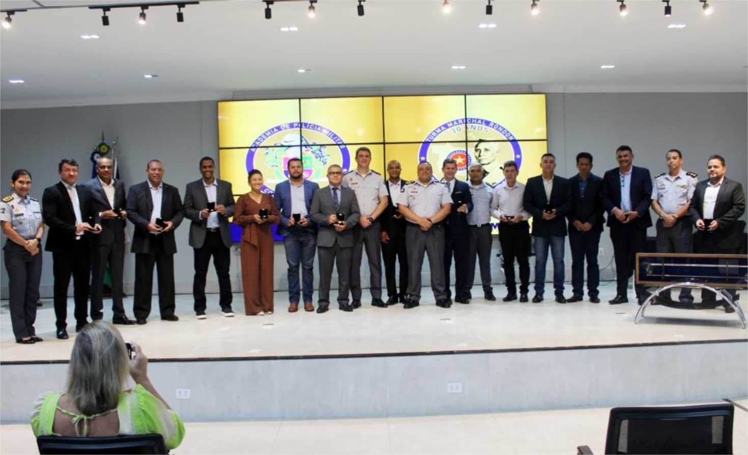 Polícia Militar realiza cerimônia de homenagens para turma pioneira de oficiais da instituição