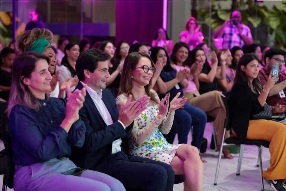 Primeira-dama de MT presta homenagem às servidoras no Palácio Paiaguás