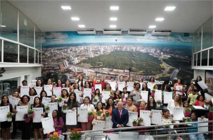 Chico 2000 frisa importância da mulher em Sessão Solene especial