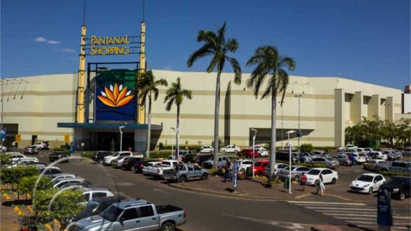 Funcionário de shopping acaba detido por furtar cinco relógios da Chilli Beans