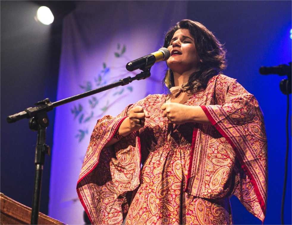 Cantora cuiabana, Estela Ceregatti abre turnê nacional dia 16 com show “Canteiro” e videoclipe inédito