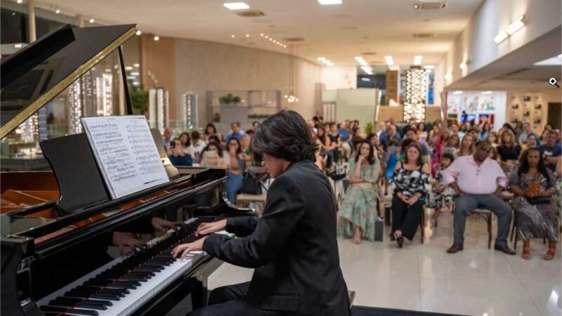 Jovem pianista cuiabano participa do concurso Souza Lima em SP e encanta plateia em recital