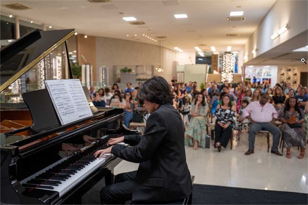 Jovem pianista cuiabano participa do concurso Souza Lima em SP e encanta plateia em recital