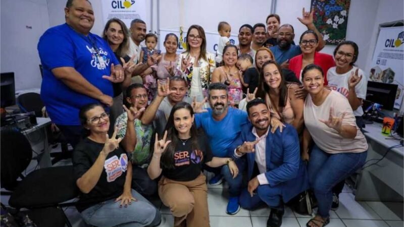 Primeira-dama visita Central de Libras: “estou aqui para apoiar e lutar por seus direitos”