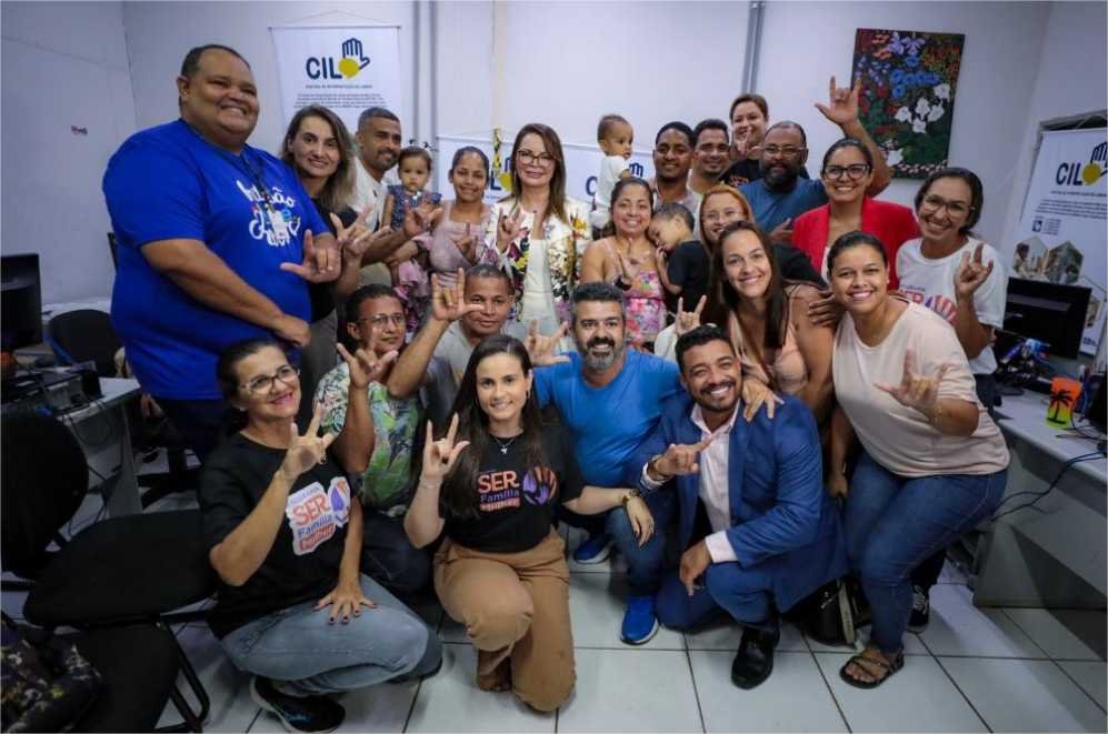 Primeira-dama visita Central de Libras: “estou aqui para apoiar e lutar por seus direitos”