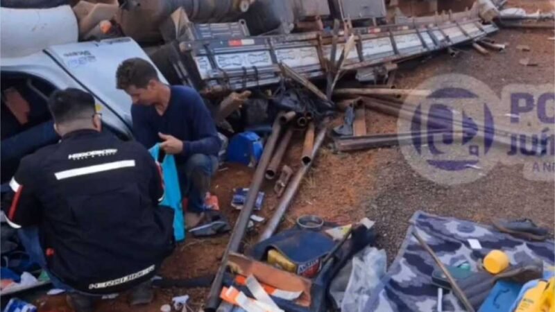 Homem perde controle, tomba caminhão e morre em rodovia de MT