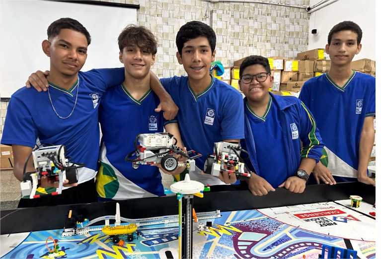 Seduc e Sesi levam atividades de robótica a estudantes de escola estadual em Várzea Grande
