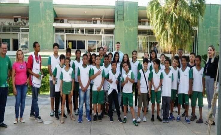 Alunos da EMEB Escola Esmeralda Campos visitam Câmara no projeto Cuiabaninhos