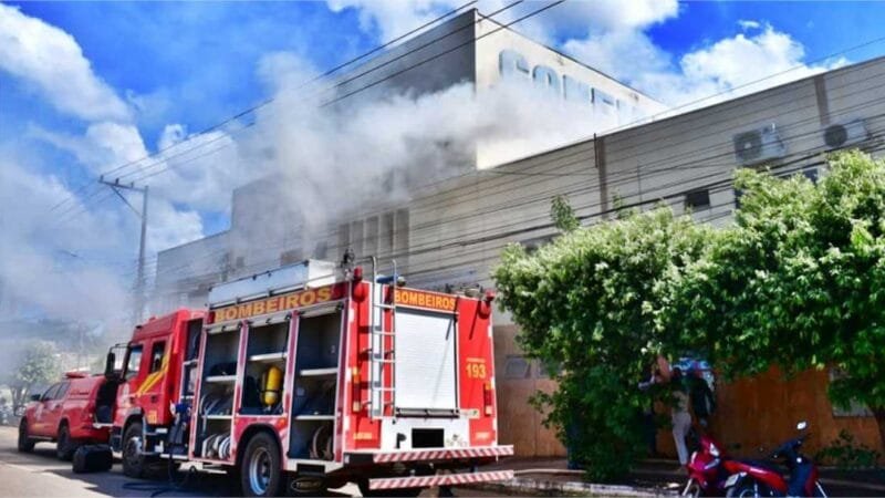 Bombeiros combatem princípio de incêndio em selaria no Centro da cidade