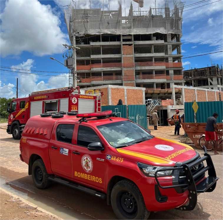 Bombeiros resgatam homem que caiu de andaime de 2,5 metros de altura
