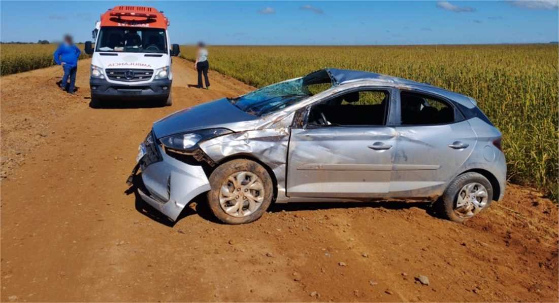 Motorista fica ferido após carro capotar na MT-130