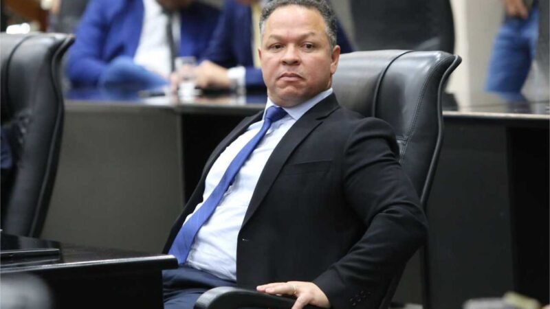 Justiça obriga Cláudio Ferreira retirar outdoors de cunho eleitoreiro em Rondonópolis