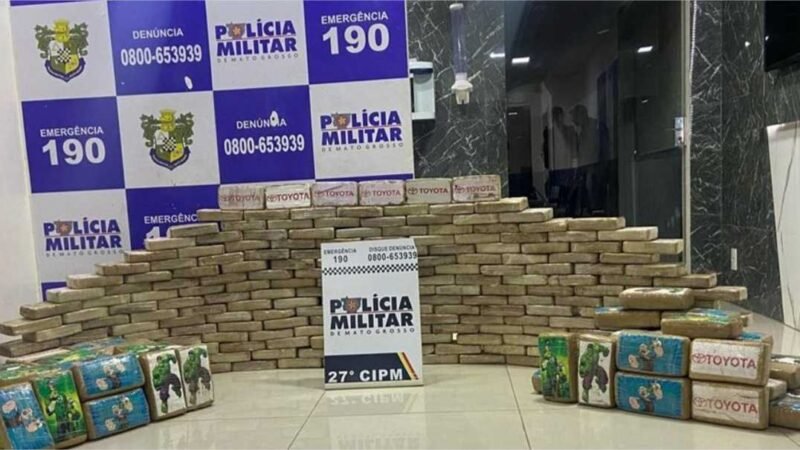 Polícia Militar e PRF apreendem 300 quilos de drogas escondidos em caminhão