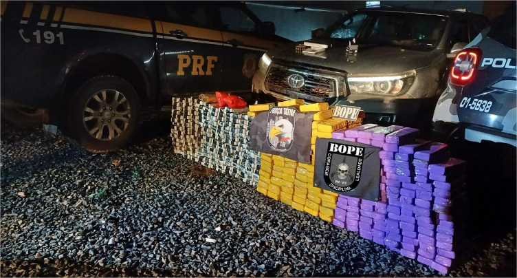 PM e PRF prendem motorista com 350 kg de droga em malas na carroceria de caminhonete