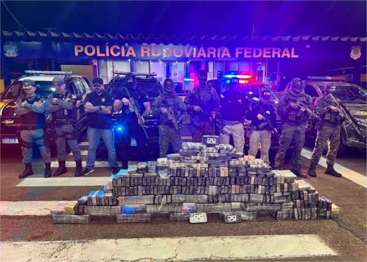 Forças policiais apreendem 350 quilos de cocaína em compartimento falso de caminhão frigorífico
