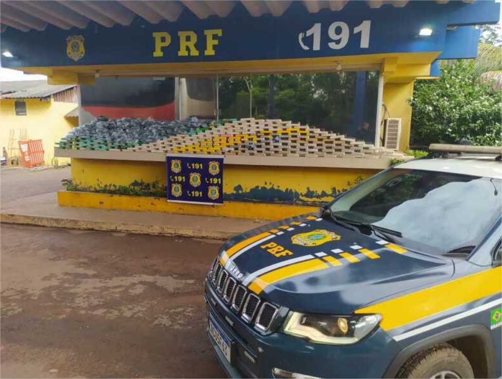 Motorista de ônibus ilegal é preso com 267 tabletes de cocaína escondidos em fundo falso